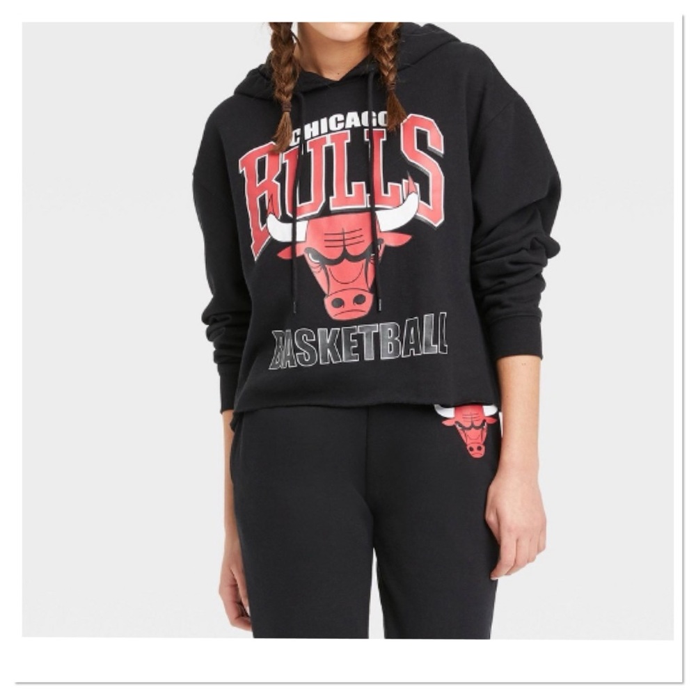 Chicago Bulls Basketball Cropped Graphic Sweatshirt